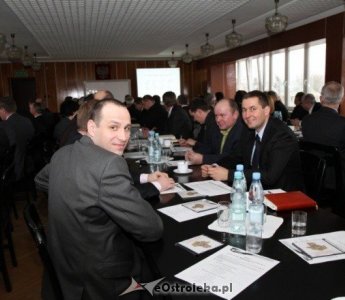 Bezpieczeństwo, ratownictwo medyczne i inwestycje drogowe - spotkanie wojewody z samorządowcami z regionu ostrołęckiego (WIDEO)