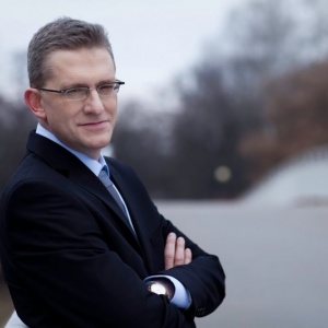 Grzegorz Braun w trybie wyborczym wygrał z Gazetą Wyborczą