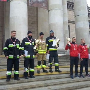 Strażacy z Ostrołęki na Mistrzostwach Polski Strażaków w Biegu po Schodach