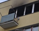 Pożar w bloku przy ul. Goworowskiej. Dwie osoby trafiły do szpitala [ZDJĘCIA]