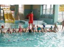 Uczniowie szkół podstawowych z Lelisa uczą się pływać w ostrołęckim aquaparku [ZDJĘCIA]