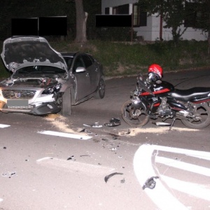 Kierowca volvo wymusił pierwszeństwo. 17-letni motorowerzysta w szpitalu