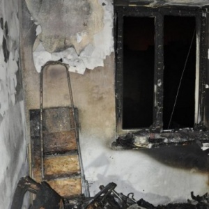 Pożar mieszkania w Pułtusku. Mężczyzna z poparzeniami trafił do szpitala