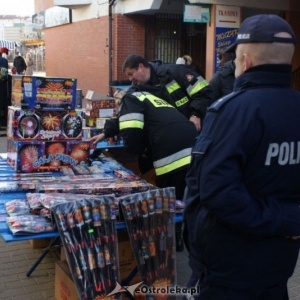 Punkty sprzedaży fajerwerków pod lupą ostrołęckich policjantów [ZDJĘCIA]