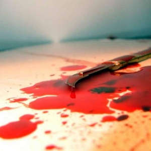 Nowogród: 20-latka ugodziła nożem w szyję swojego 35-letniego partnera