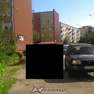 Ostrołęka: Mistrz parkowania zaatakował leciwą &#8222;beemką&#8221; przy Prądzyńskiego [ZDJĘCIA]
