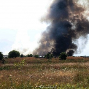 Ostrołęka: Pożar na dzikim wysypisku śmieci i fałszywy alarm