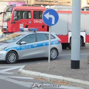 Wypadek w centrum Ostrołęki: 71-latek w daewoo zderzył się z autobusem