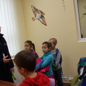 Bezpieczne Ferie 2015: Dzieci ze świetlic odwiedziły siedzibę ostrołęckiej policji