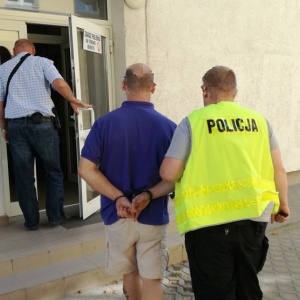 Zatrzymali &#8222;fałszywego policjanta&#8221;. Próbował wyłudzić 45 tysięcy złotych