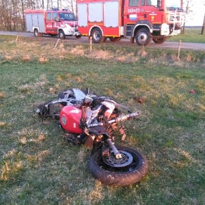 Wypadek w Kopaczyskach: Motocyklista bez „prawka”, poszukiwany i prawdopodobnie pijany
