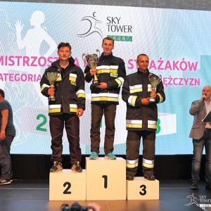 Sukces strażaka z Ostrołęki w biegach po schodach i w ultramaratonie [ZDJĘCIA]