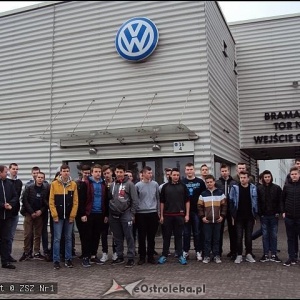 Uczniowie ZSZ nr 1 na targach Motor Show w i fabryce VW w Poznaniu [ZDJĘCIA]
