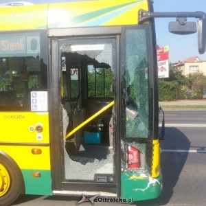 Ostrołęka: Zderzenie osobówki z autobusem na 11 Listopada [ZDJĘCIA]