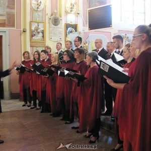 Pater Noster &#8211; koncert Ostrołęckiego Chóru Kameralnego w klasztorze [ZDJĘCIA]