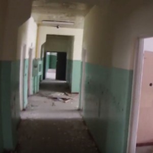 Tak wygląda opuszczony hotel kolejarzy w Ostrołęce [WIDEO]
