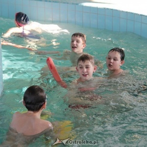Bezpłatne zajęcia z nauki pływania dla dzieci i młodzieży w ostrołęckim aquaparku