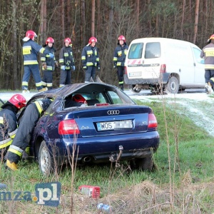 Poważny wypadek na DK-61 między Ostrołęką a Łomżą. Trzy osoby ranne [ZDJĘCIA]