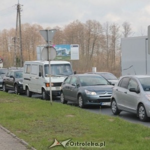 Droga z Ostrołęki do Olsztyna zakorkowana. Policja apeluje o rozwagę