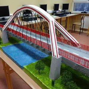 Uczniowie ZSZ Nr 2 wykonali niesamowitą makietę nowego mostu [ ZOBACZ ZDJĘCIA]