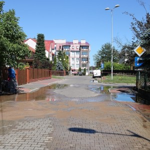 Awaria sieci wodociągowej na ulicy Olszewskiego [ZDJĘCIA]