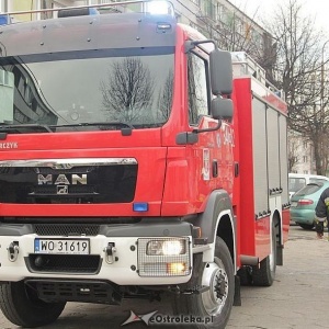 Nieszczelna instalacja kominowa doprowadziła do pożaru w Szafarni. Mieszkańcy ewakuowali się