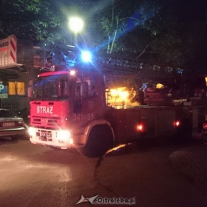 Ostrołęka: Pożar w bloku socjalnym przy ulicy Sienkiewicza