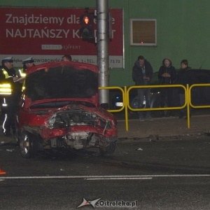 Wypadek w Makowie Mazowieckim. Sprawca miał &#8222;prawko&#8221; zaledwie od dwóch miesięcy [ZDJĘCIA]