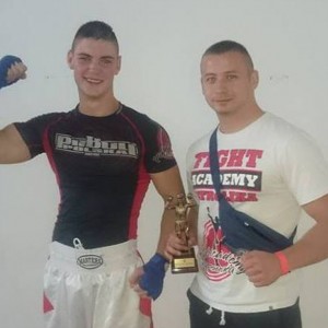 Piotr Golon zwycięża na ringu w Pułtusku