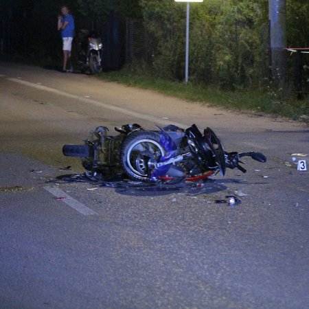 Poważny wypadek w Dzbeninie. 39-letni motocyklista w ciężkim stanie zabrany do szpitala [ZDJĘCIA]