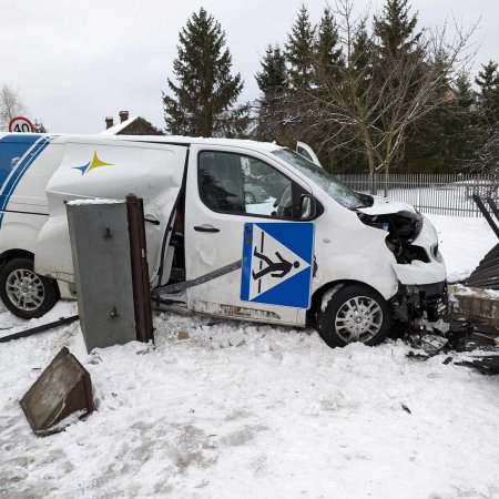 Poważny wypadek w Ostrołęce. Bus zderzył się z osobówką. Są poszkodowani [ZDJĘCIA]