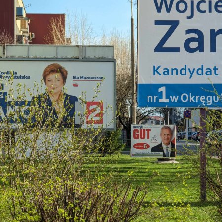 Baneroza, czyli Ostrołęka oklejona plakatami: kandydaci walczą o uwagę mieszkańców