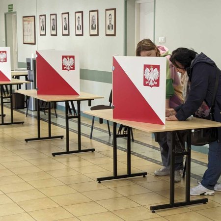 Wybory samorządowe 2024. Ostrołęka głosuje! Duże zainteresowanie [ZDJĘCIA]