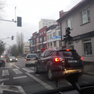 Uwaga kierowcy! Nie działa sygnalizacja na jednym z głównych skrzyżowań w Ostrołęce [ZDJĘCIA, AKTUALIZACJA]