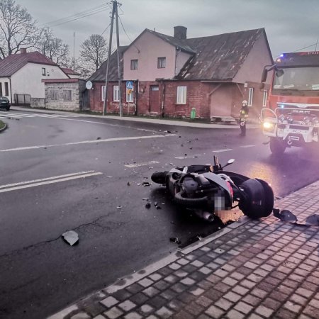 Poważny wypadek z udziałem motocyklisty. 24-latek trafił do szpitala