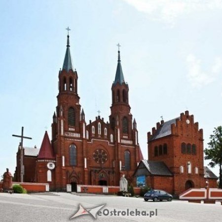 Księża z Myszyńca przekazali 80 tysięcy złotych szpitalowi w Ostrołęce