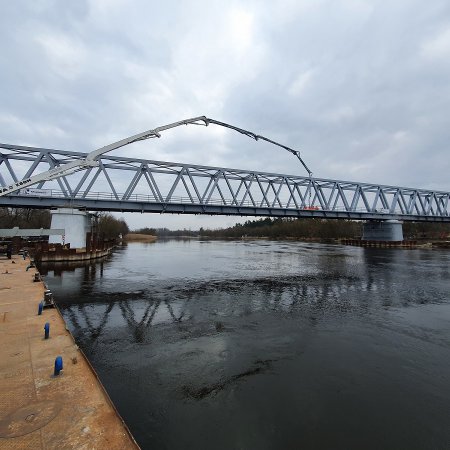 Przy nowym moście kolejowym w Ostrołęce pracowała pompa gigant 