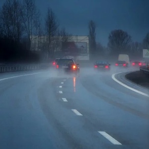 Alert pogodowy! Trudne warunki na drogach w regionie. Uważajcie!