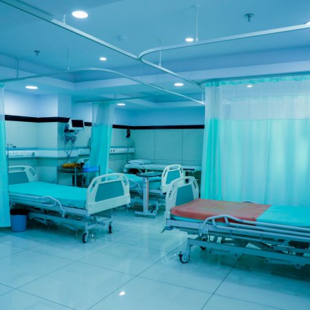Ministerstwo Zdrowia: z powodu koronawirusa w szpitalach 3158 osób, 219 pod respiratorem