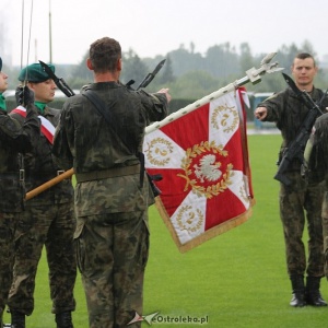 Terytorialsi złożyli przysięgę na sztandar Światowego Związku Żołnierzy AK okręgu Ostrołęka