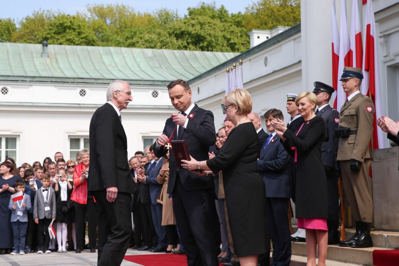 Prezydent odznaczył przedstawicieli środowisk polonijnych (fot. Andrzej Hrechorowicz / KPRP)
