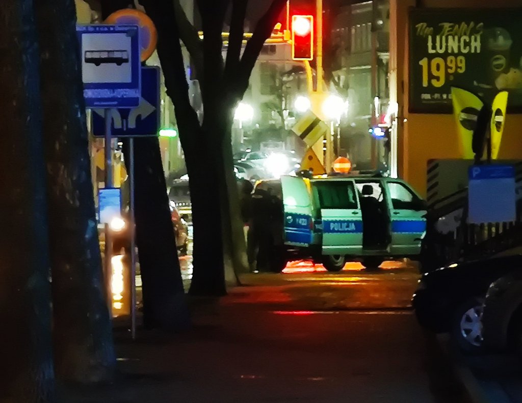 Tak wyglądało zatrzymanie agresora przy ul. Goworowskiej / fot. eOstroleka.pl