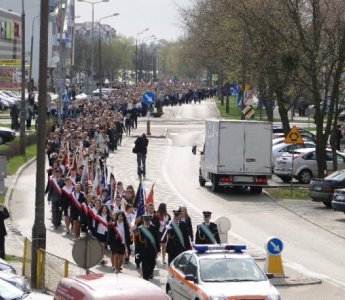 Setki uczniów z Ostrołęki w Marszu Pamięci (zdjęcia, wideo)