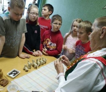 „Psiękne, bo kurpsioskie” – niezwykła wystawa w SP nr 10 (ZDJĘCIA, WIDEO)