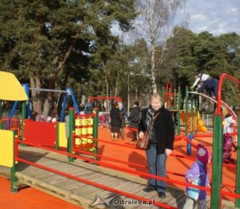 Okrzyki radości i beztroska zabawa. Nowy plac zabaw w parku miejskim otwarty (WIDEO, ZDJĘCIA)