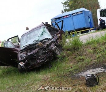 Wypadek w Chudku: Śmieciarka zderzyła się z audi. Trzy osoby w szpitalu (WIDEO, ZDJĘCIA)