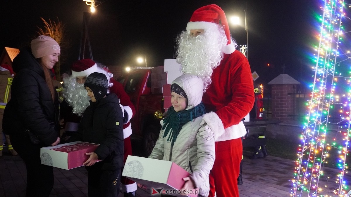 Bożonarodzeniowe spotkanie z ZPiT Kurpie i niespodzianka od wójta oraz świętego Mikołaja w Rzekuniu! [ZDJĘCIA, WIDEO]