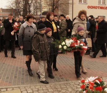 Ostrołęczanie uczcili pamięć ofiar katastrofy w Smoleńsku [ZDJĘCIA]