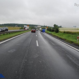 Śmiertelnie potrącił pieszego. Policja poszukuje kierowcy ciężarowego Iveco