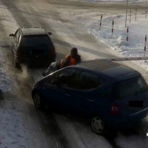 Zamiast zapłacić, potrącił parkingowego. Możliwa kara to 3 lata więzienia